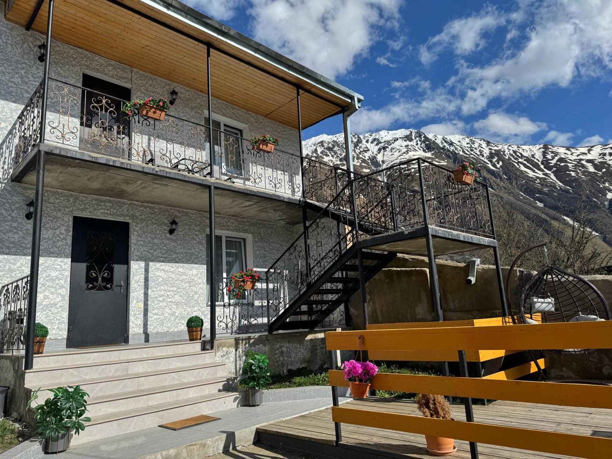 Hotel Elia Kazbegi Екстер'єр фото